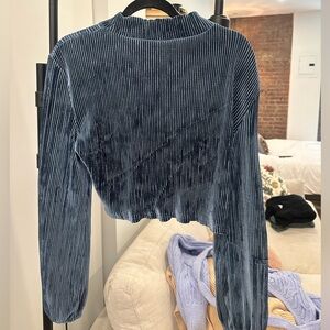 Cropped velvet long sleeve